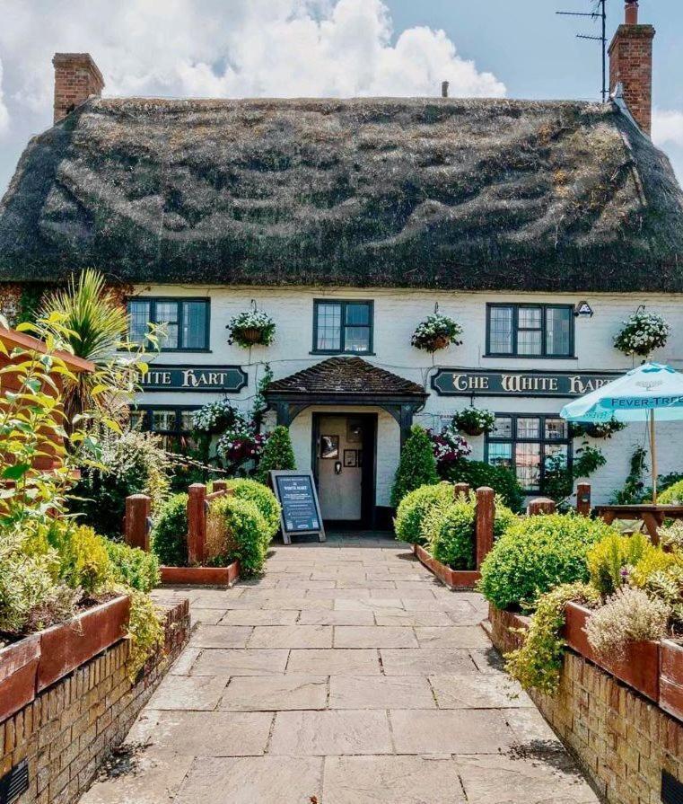 مبيت وإفطار سويندون The White Hart, Wroughton المظهر الخارجي الصورة